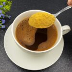 Pourquoi les portes des toilettes publiques n’atteignent pas le sol